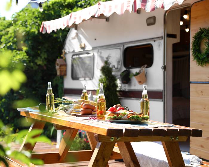 Cucina on the road: ricette da campeggio semplici, gustose e con un tocco Pomì