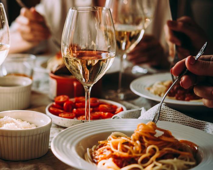 イタリアをテーマにしたパーティーにふさわしいトマト料理