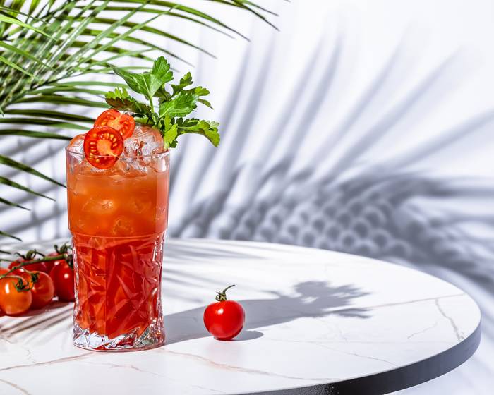 Pomodoro da bere: cocktail e mocktail rossi per l’estate