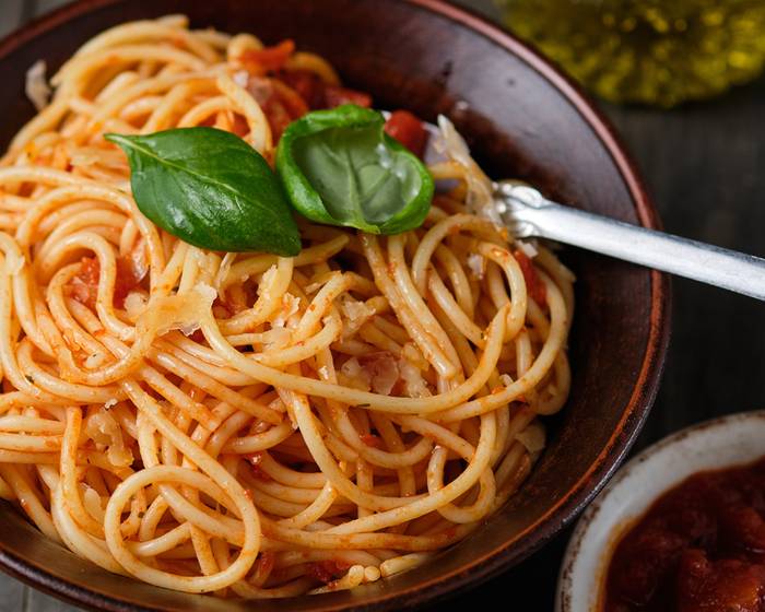 طريقة تحضير السباجيتي الإيطالية الحقيقية بمكونات Pomì