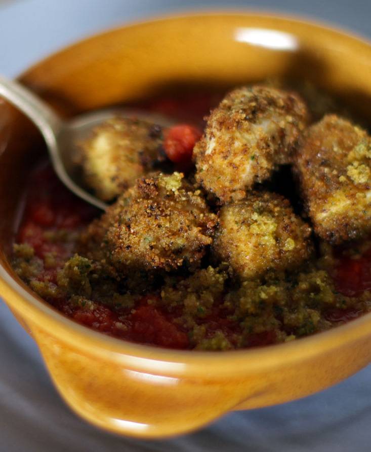 トマトソース仕立てのロマーニャ風チキンブレスト