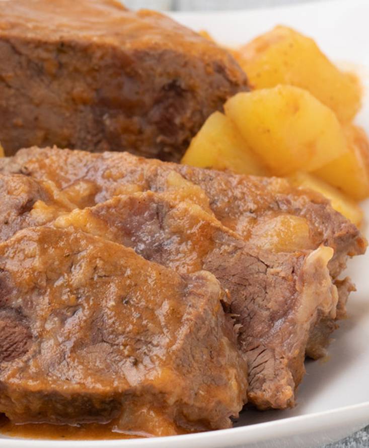 Arrosto con patate e cipolle