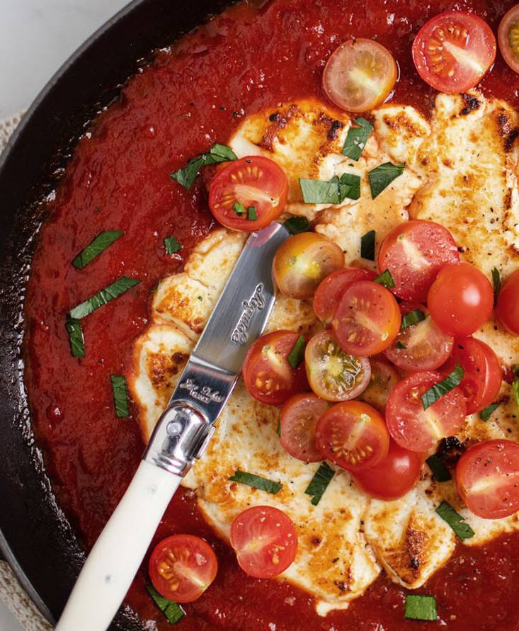 Queso de cabra al horno en salsa marinera