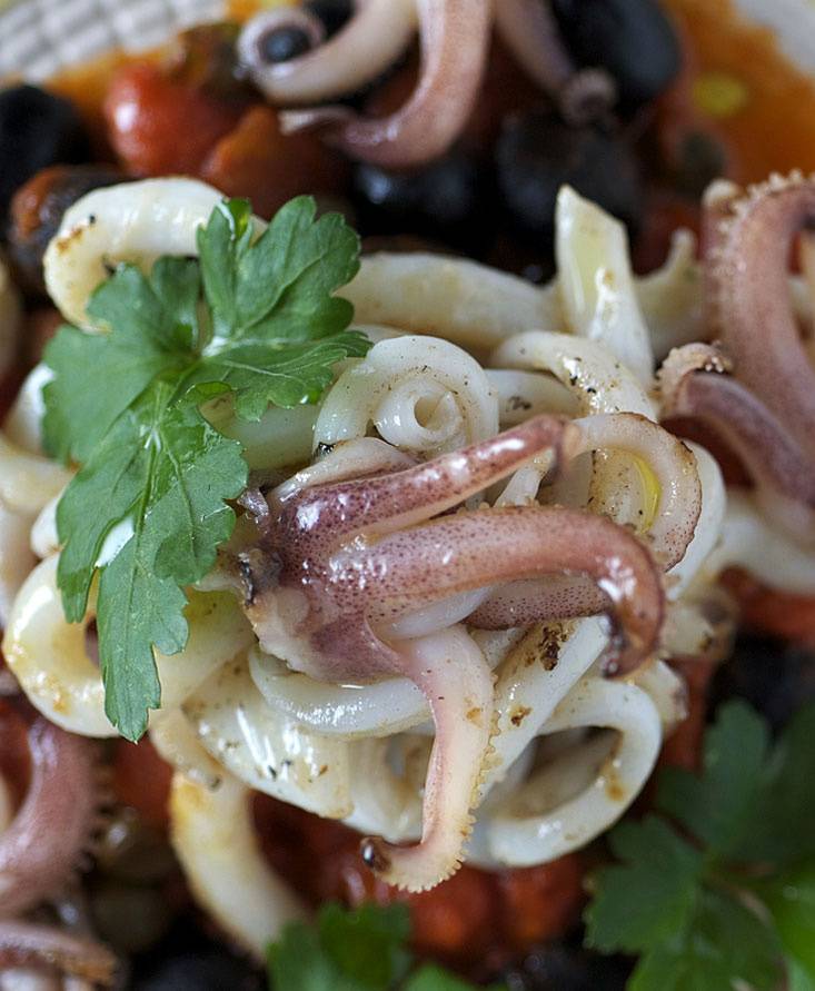 Seared squids à la puttanesca