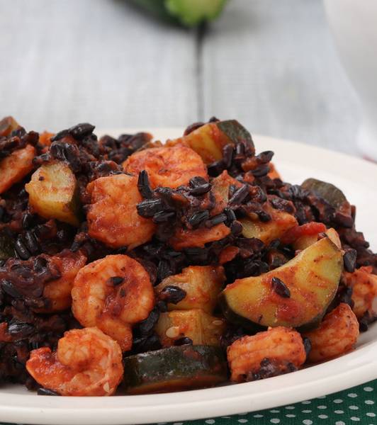 Riso venere con gamberi e zucchine