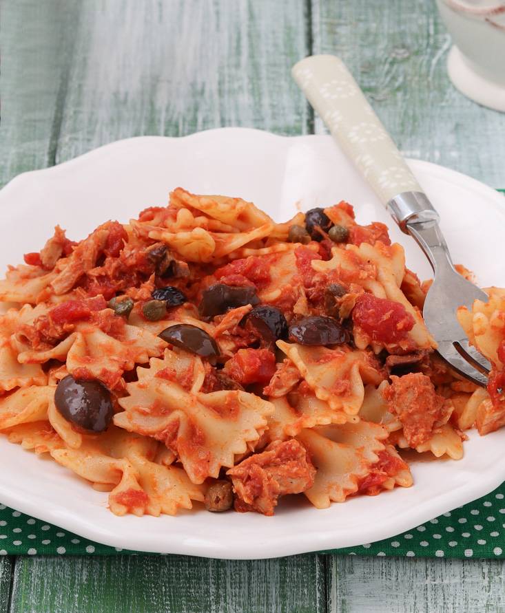 Farfalle con sugo al tonno