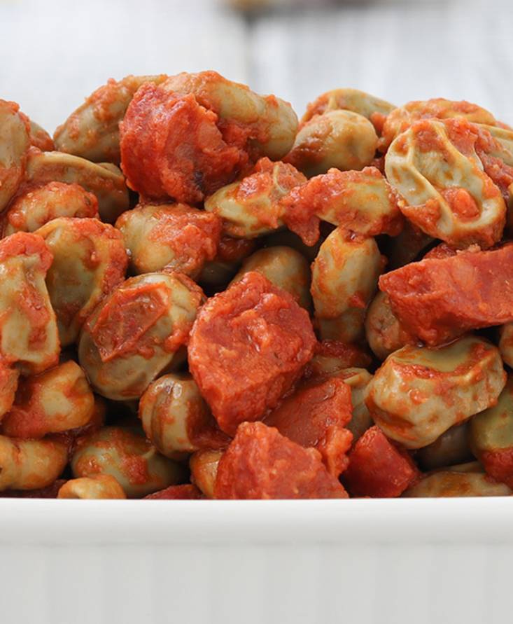 Fave stufate al pomodoro e salame