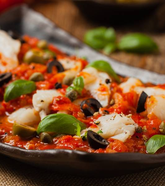 Filetti di Merluzzo al Pomodoro con Olive e Capperi