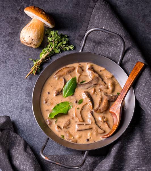 Грибы в томатном соусе