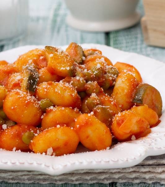 Gnocchi con sugo di zucchine e piselli