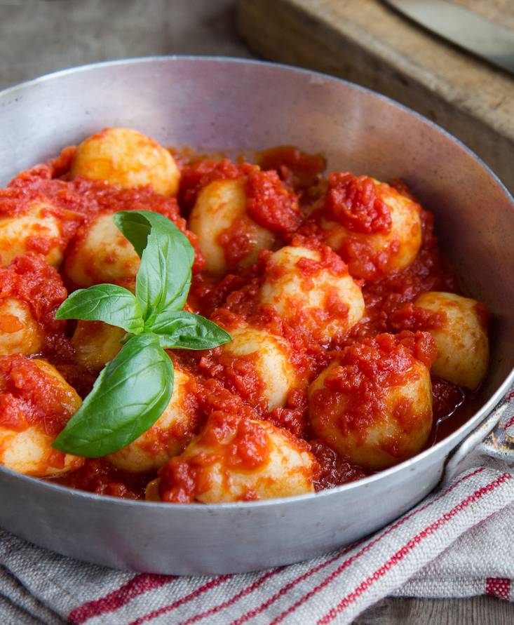 Gnocchi ripieni di scamorza affumicata al pomodoro