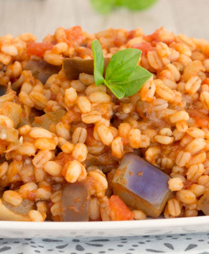 Insalata orzo melanzane e pomodoro