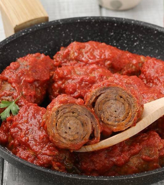 Involtini di carne al sugo
