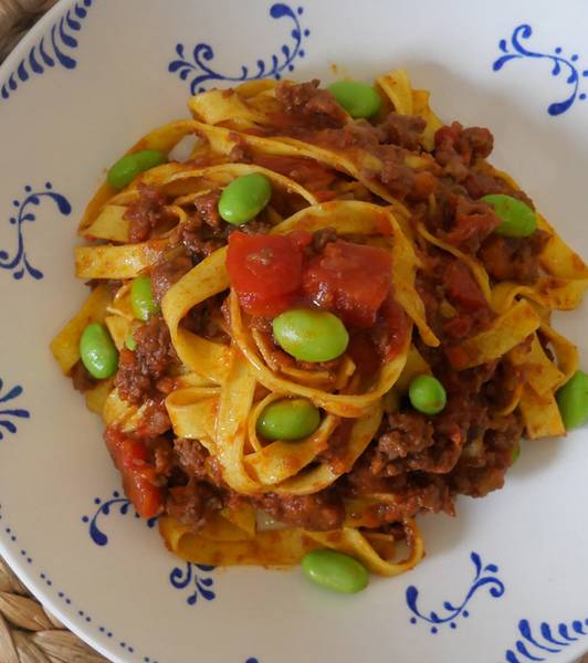 枝豆入りのラグーソース、タリアテッレで