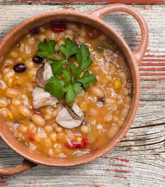 Zuppa di legumi e funghi