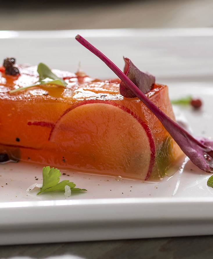 LINGOTES DE GELATINA CON TOMATE Y VERDURAS CRUJIENTES