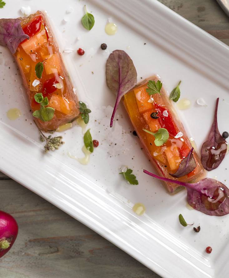 LINGOTES DE GELATINA CON TOMATE Y VERDURAS CRUJIENTES