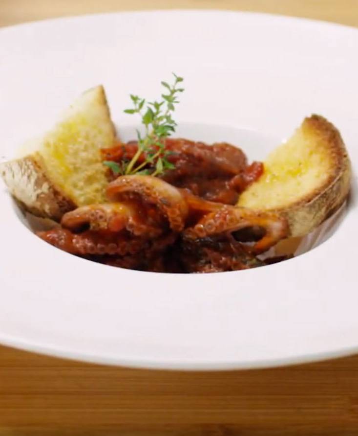 Octopus in tomato sauce