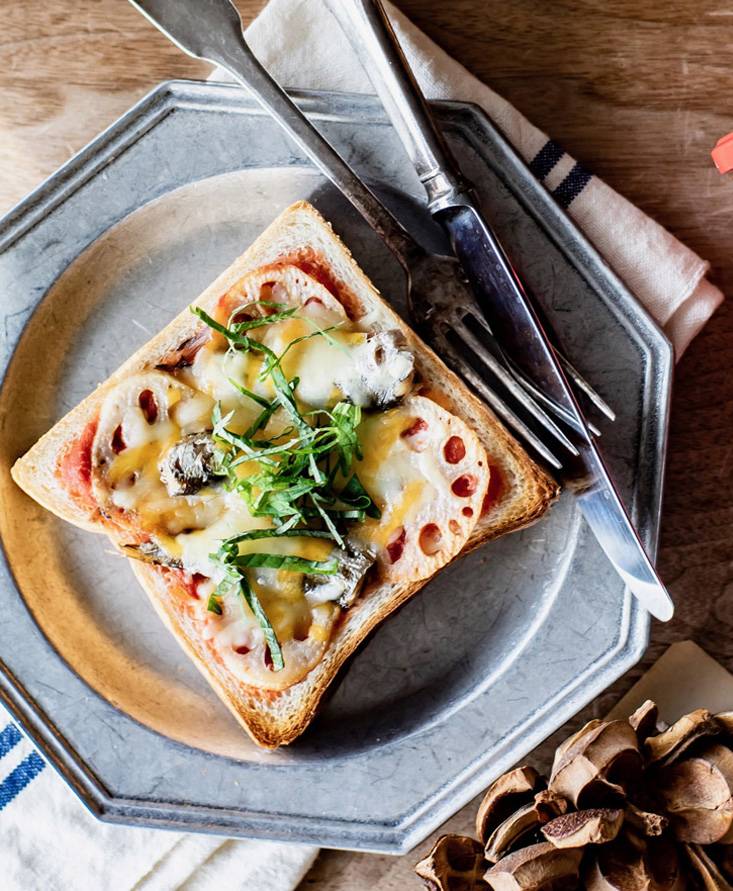 オイルサーディンとレンコンのオープンサンド