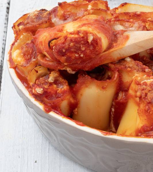 Paccheri ripieni di ricotta al sugo