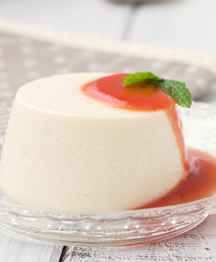 Panna cotta fatta in casa con coulis Pomi International