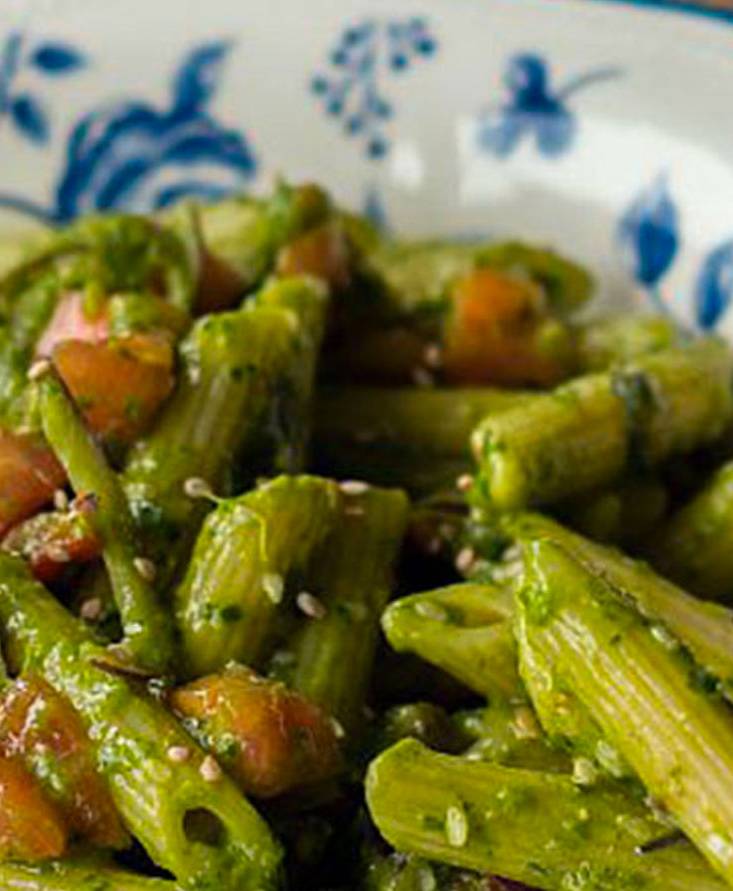 Pasta con pomodorini e pesto di spinaci