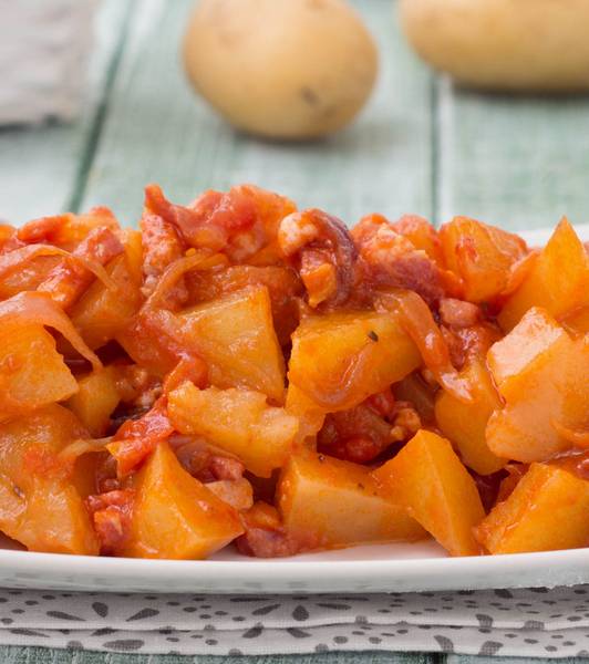 Patate stufate pomodoro e pancetta