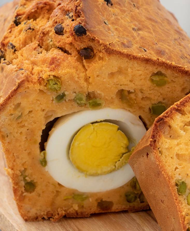 Plumcake con uova sode e piselli