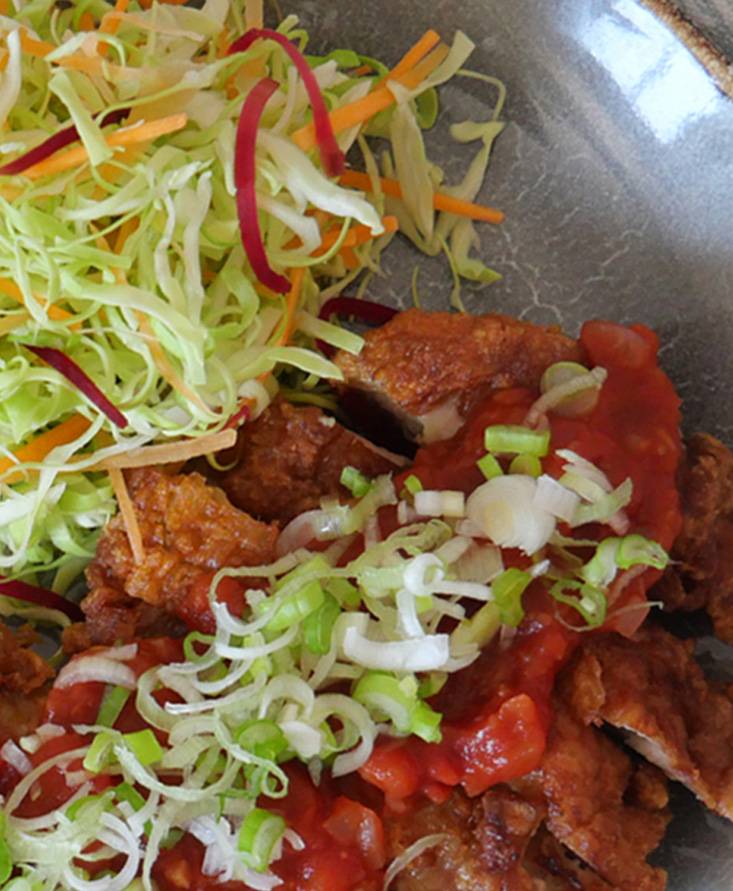 鶏もも肉のフリット　生姜の効いたトマトソースを添えて