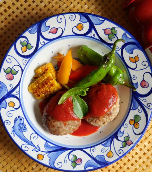 夏野菜のトマトソースハンバーグ