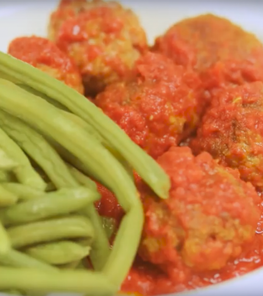 Polpette di manzo, sugo e fagiolini