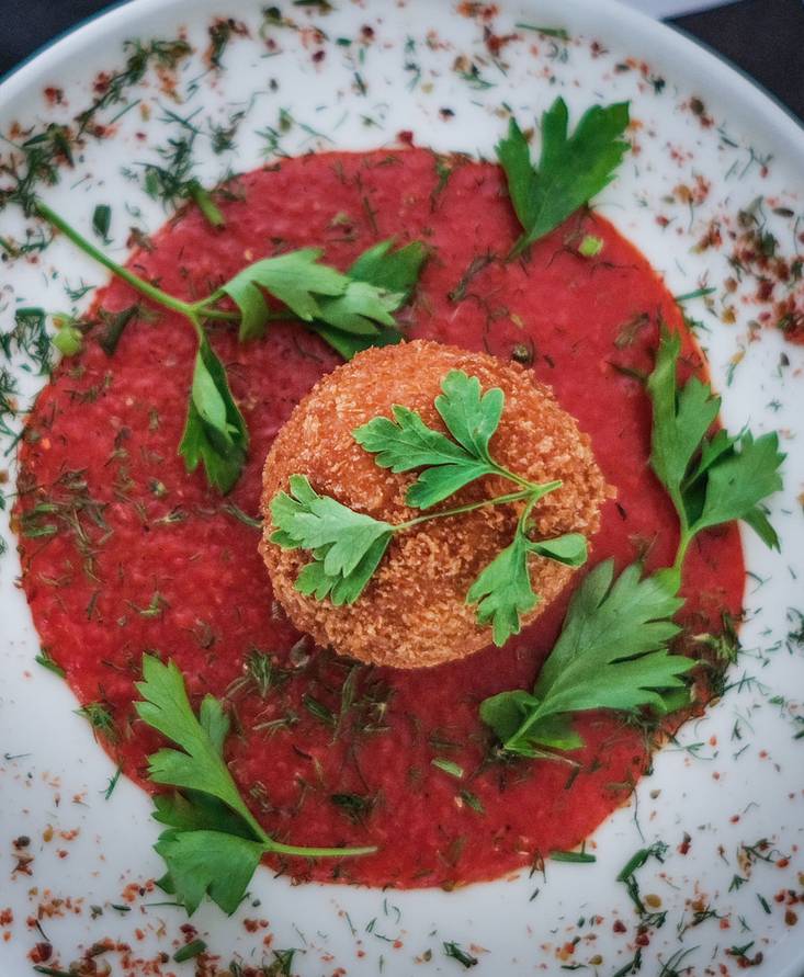 Фрикадельки из тунца в томатном соусе