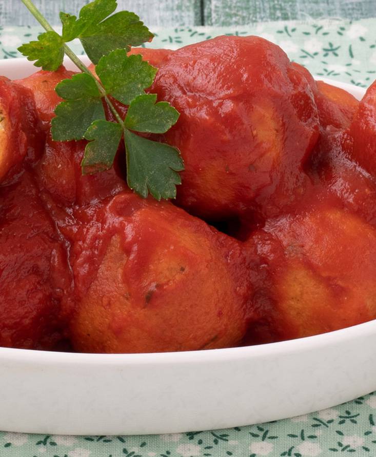 Хлебные фрикадельки с соусом