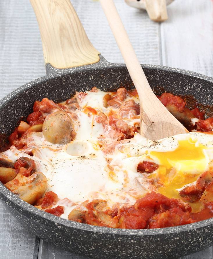 Uova con Pomodoro, Funghi e Pancetta