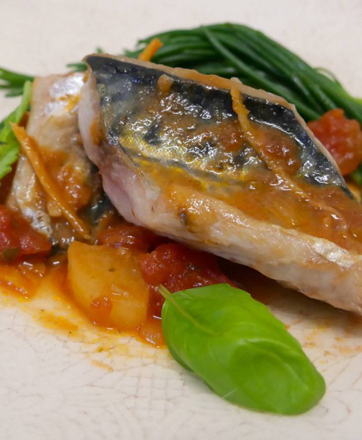 鯖のトマト味噌煮、バジルの香りで