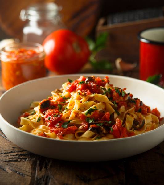 ספגטי ברוטב פוטנסקה