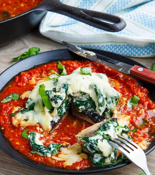 Spinach and Ricotta Stuffed Portobello Mushrooms in Tomato Sauce