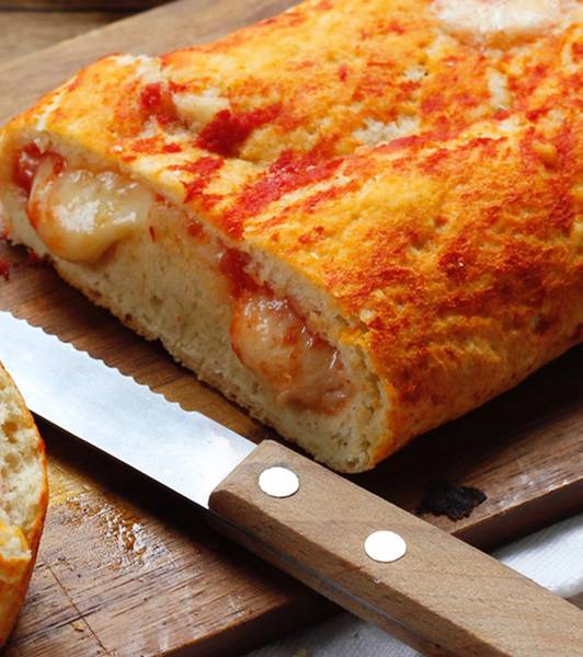 Strudel ai tre formaggi  con pomodoro Pomi