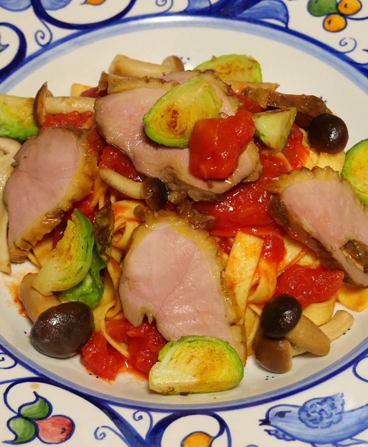 鴨胸のローストとシメジのタリアテッレ