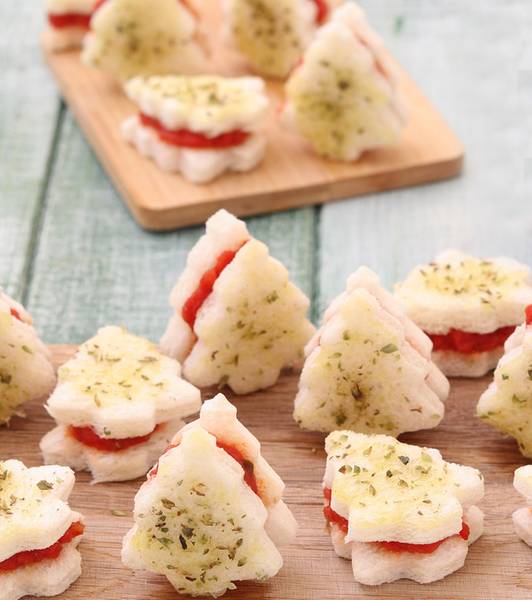 Tartine al pomodoro natalizie
