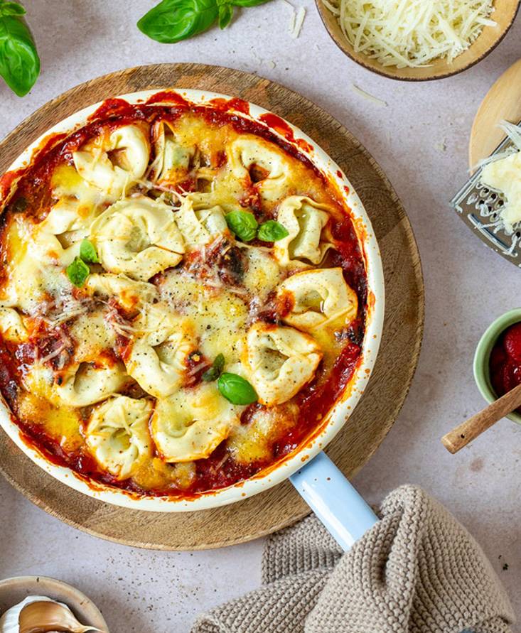 Tortellini casserole with spinach