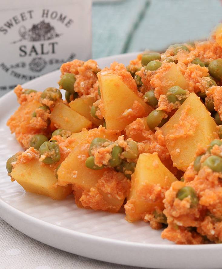 Uova strapazzate con patate e piselli