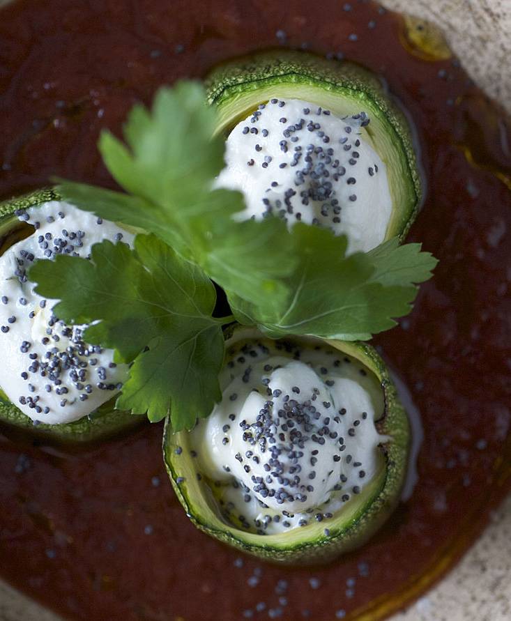 Zucchini with cheese, tomato, thyme and poppy seed stuffing