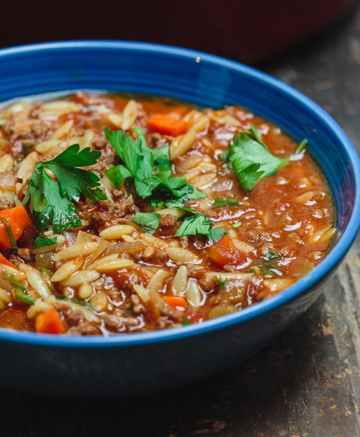 Sopa sencilla de cebada con carne de ternera
