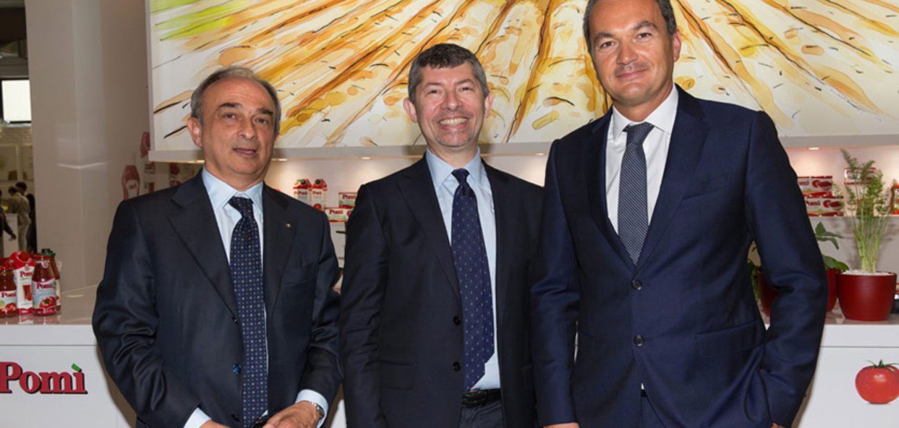 CIBUS 2016 Il Sottosegretario allo Sviluppo Economico Scalfarotto in visita allo stand Pomì